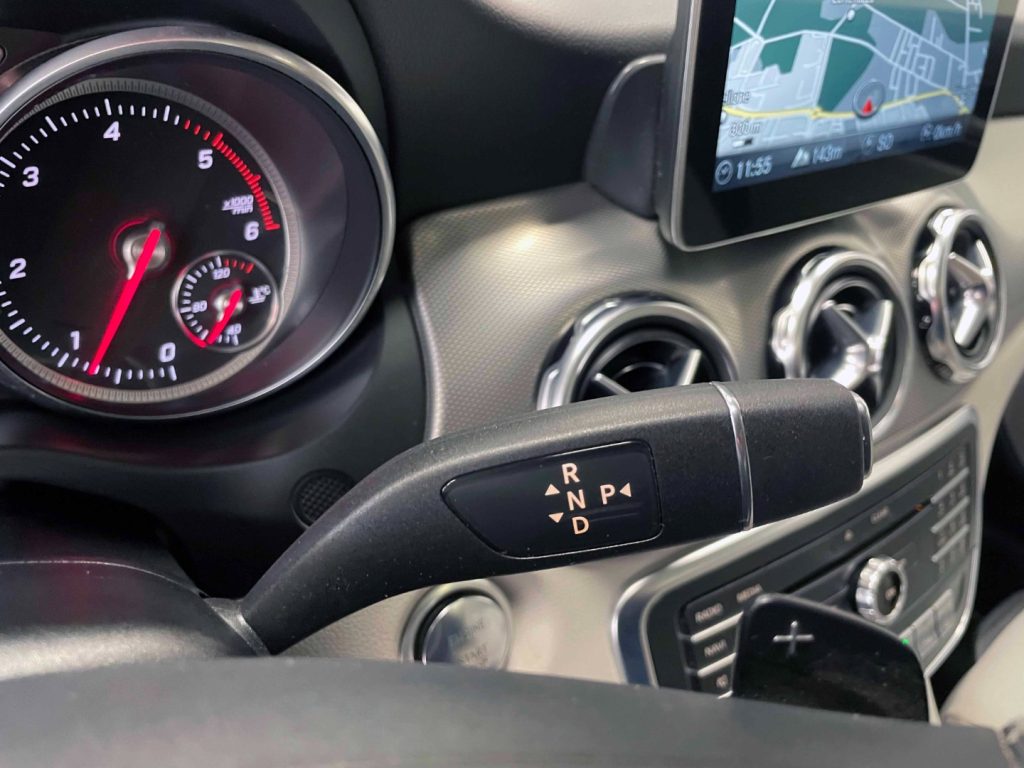 MERCEDES-BENZ GLA 200 D SPORT AUTO - 28