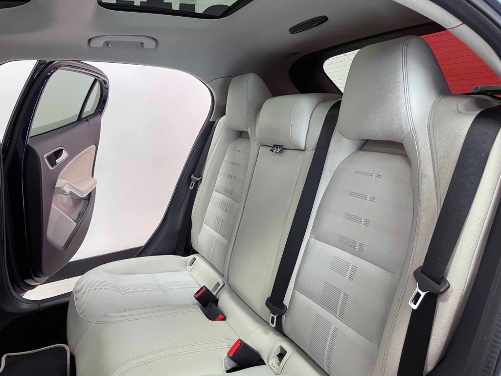 MERCEDES-BENZ GLA 200 D SPORT AUTO - 29