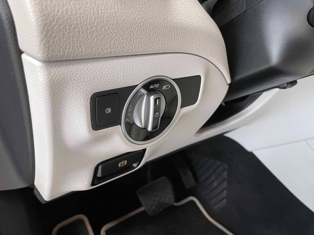 MERCEDES-BENZ GLA 200 D SPORT AUTO - 43