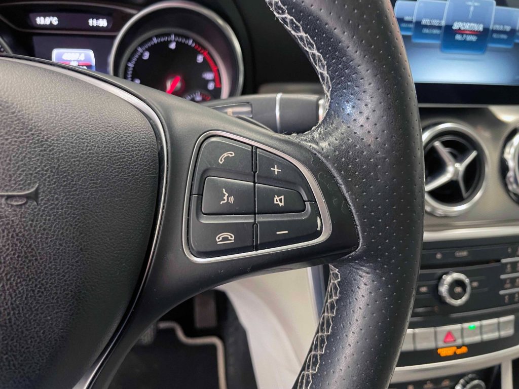 MERCEDES-BENZ GLA 200 D SPORT AUTO - 45