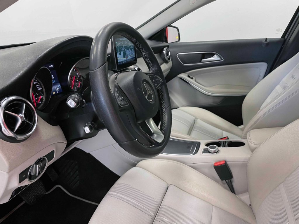 MERCEDES-BENZ GLA 200 D SPORT AUTO - 46