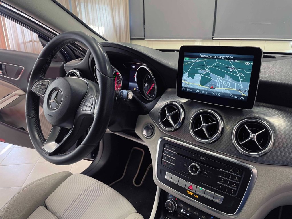 MERCEDES-BENZ GLA 200 D SPORT AUTO - 47