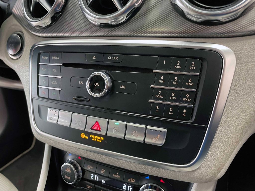 MERCEDES-BENZ GLA 200 D SPORT AUTO - 49