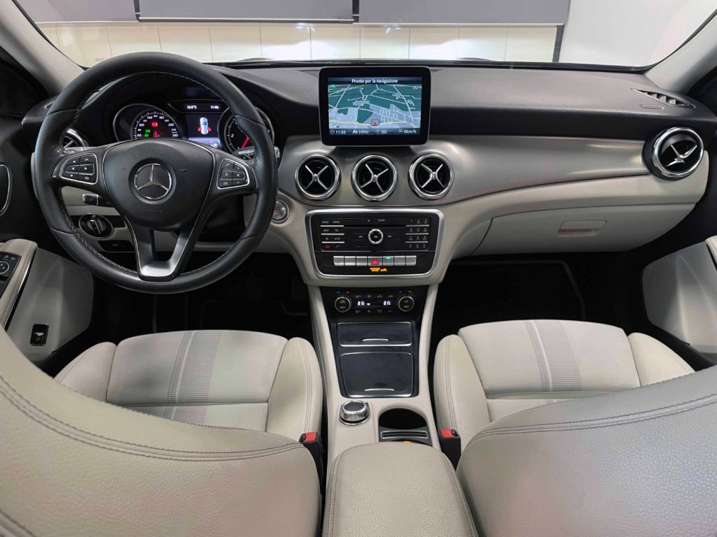 MERCEDES-BENZ GLA 200 D SPORT AUTO - 51
