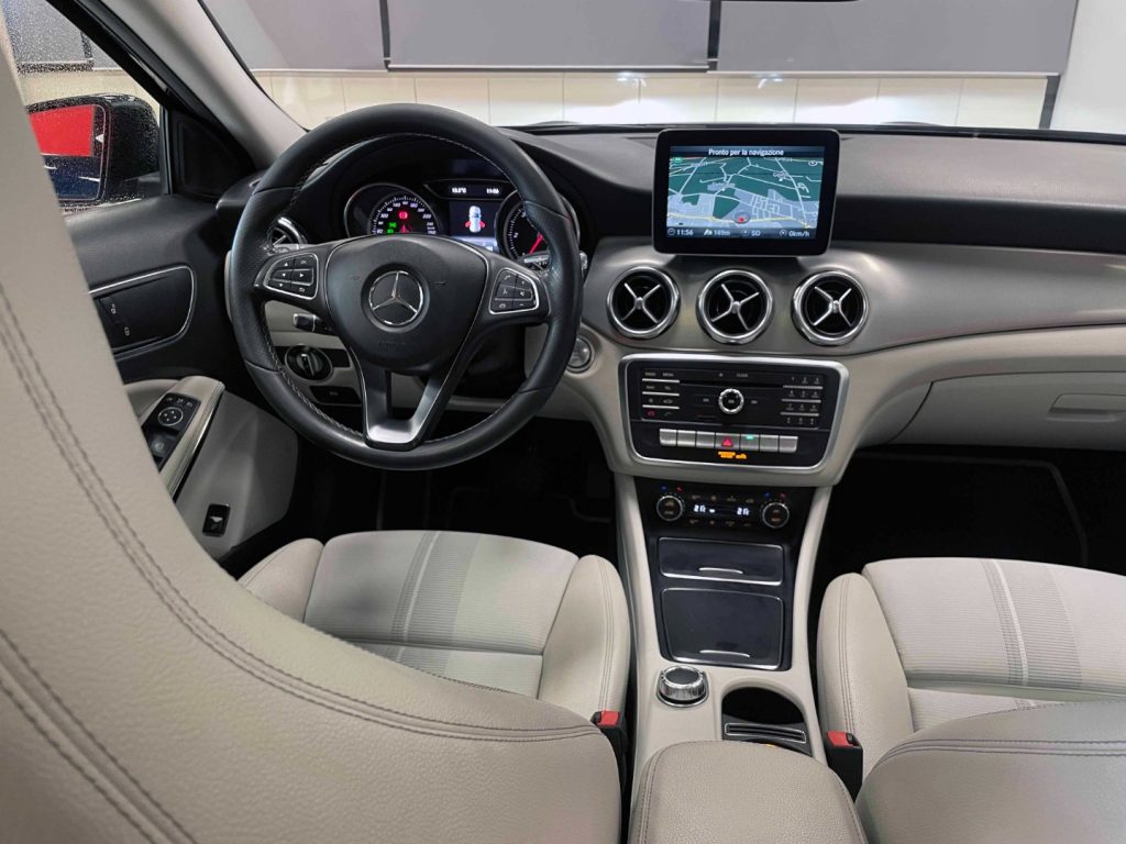 MERCEDES-BENZ GLA 200 D SPORT AUTO - 52