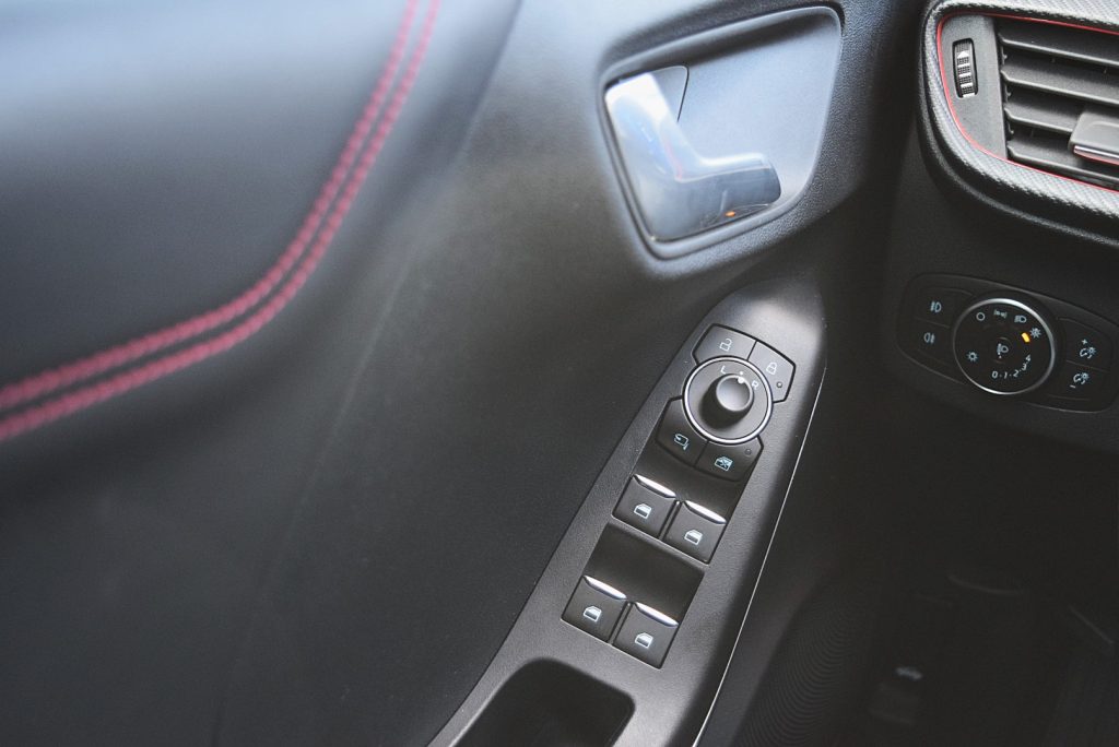 FORD Puma 1.0 EcoBoost Hybrid S&S ST-Line X Design 125 CV - 24