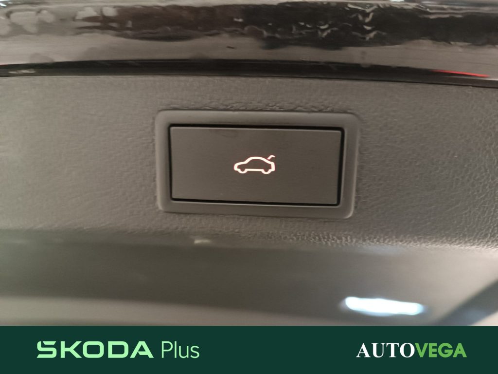 SKODA Superb wagon 2.0 tdi evo sportline 150cv dsg - 9