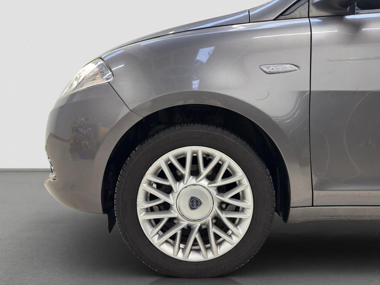 LANCIA Ypsilon 1.2 69 CV 5 porte - 8