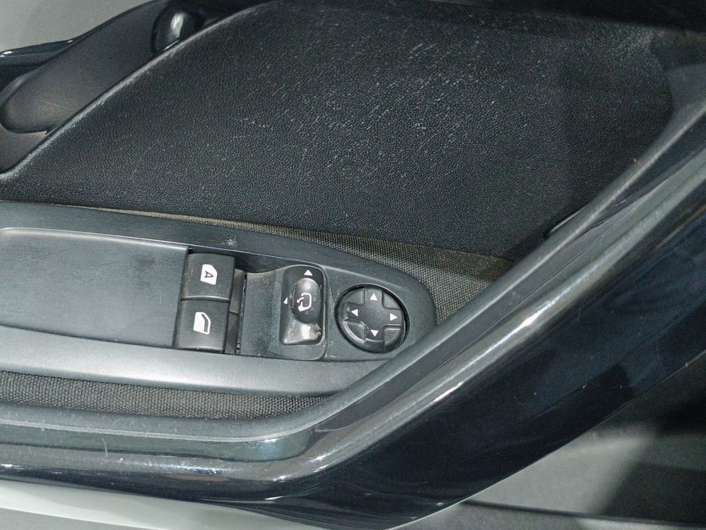 PEUGEOT 208 1° serie BlueHDi 75 5 porte Active - 21