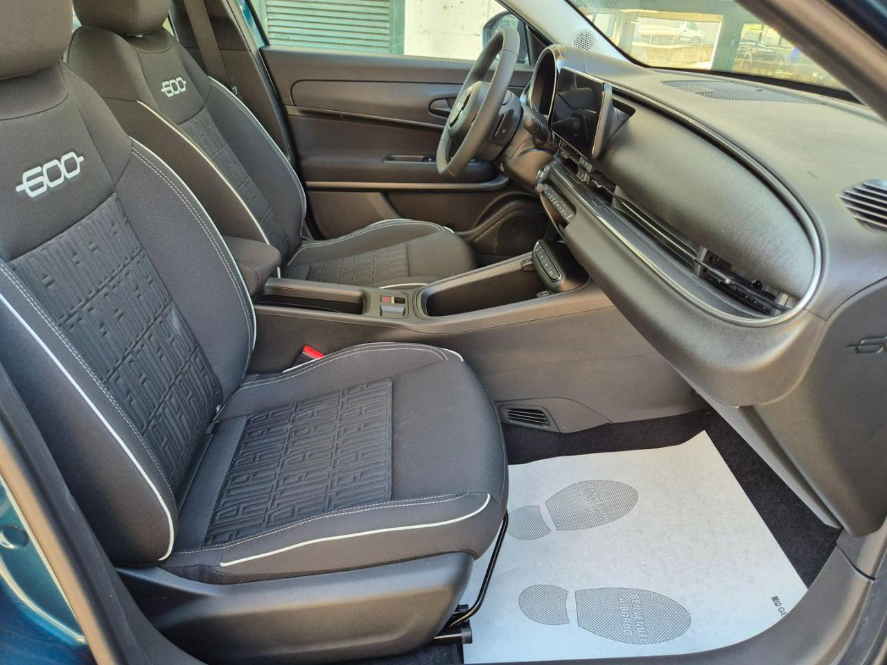 FIAT 600 Hybrid 110 CV DCT MHEV Business - 11