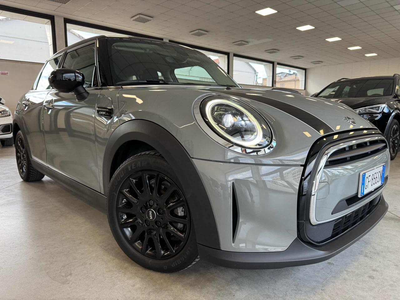MINI Cooper 1.5 Cooper Camden 5 porte Cambio Automatico - 3