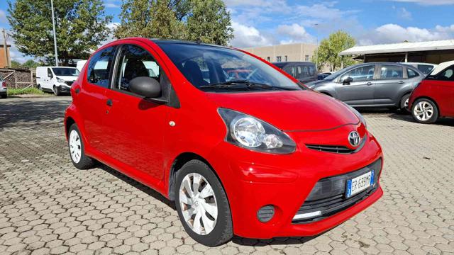 TOYOTA Aygo Rosso pastello