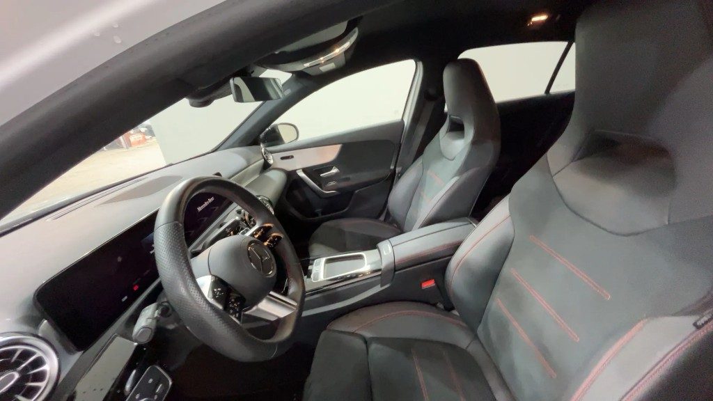 MERCEDES-BENZ A 200 d AMG Line Advanced Plus - 6