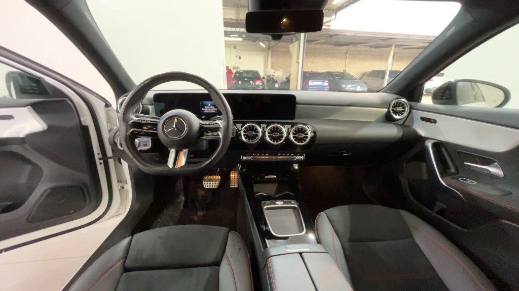 MERCEDES-BENZ A 200 d AMG Line Advanced Plus - 9