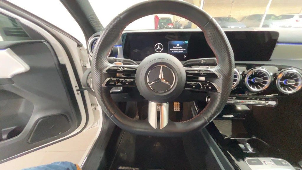 MERCEDES-BENZ A 200 d AMG Line Advanced Plus - 11