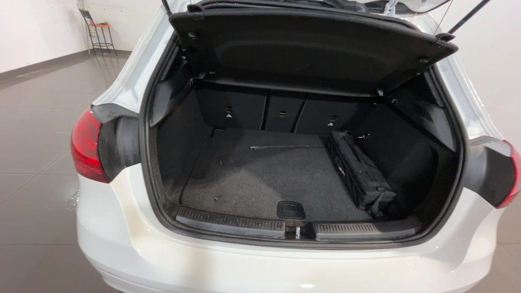 MERCEDES-BENZ A 200 d AMG Line Advanced Plus - 5