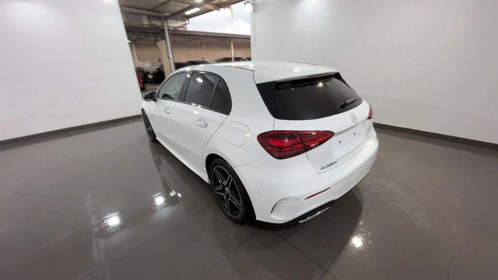 MERCEDES-BENZ A 200 d AMG Line Advanced Plus - 4