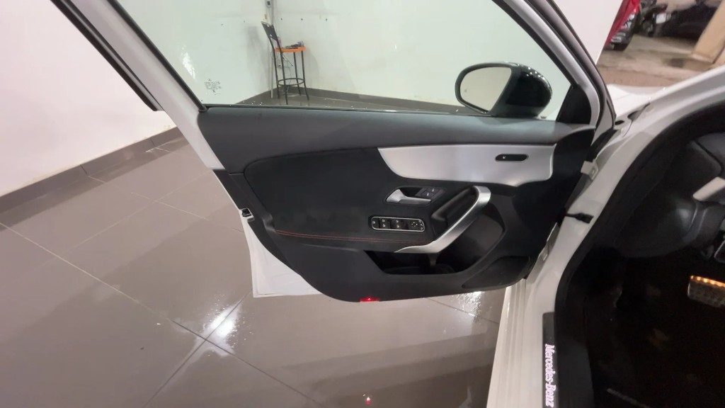 MERCEDES-BENZ A 200 d AMG Line Advanced Plus - 13