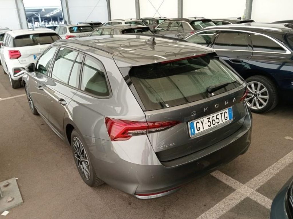 SKODA Octavia 2.0 TDI 150 CV DSG Wagon Executive - 4