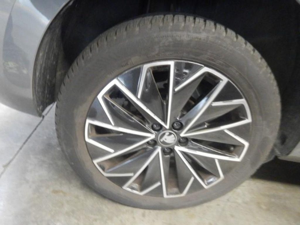 SKODA Kamiq 1.0 TSI 115 CV DSG Black Dots - 12