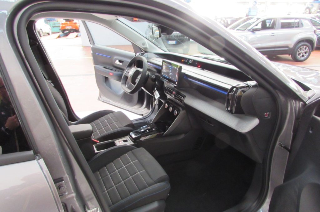 CITROEN C3 1.2 Hybrid 110 e-DCS6 Plus KM.ZERO - 16