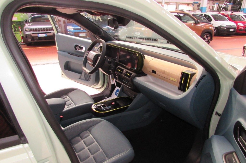 FIAT Grande Panda 1.2 Hybrid 110 CV S&S La Prima AUTOMATICA - 16