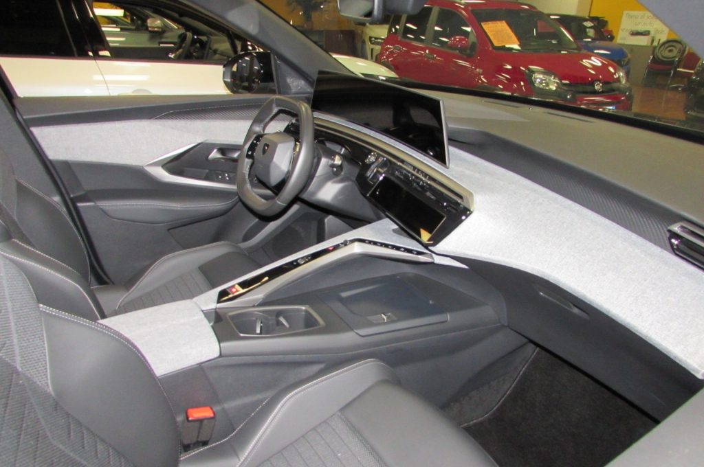 PEUGEOT 3008 1.2 Hybrid 136 e-DCS6 Allure km.8.790 - 16