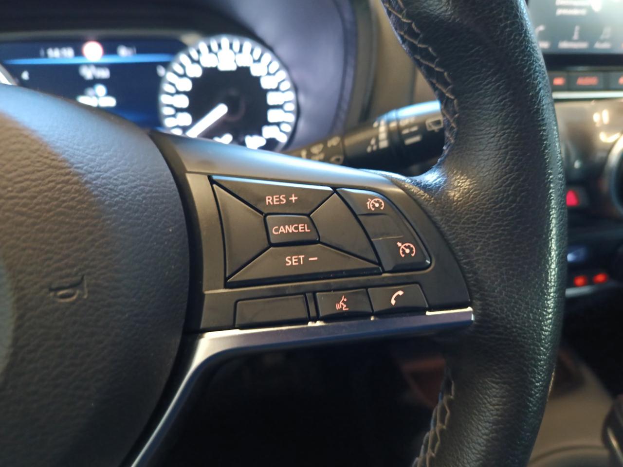 NISSAN Juke 1.6 HEV N-Connecta - 19