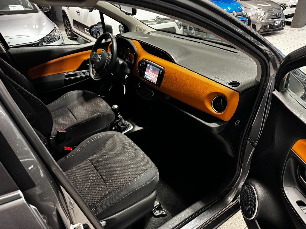 TOYOTA Yaris 1.4 D-4D 5 porte Lounge-UNICO PROPRIETARIO- - 4