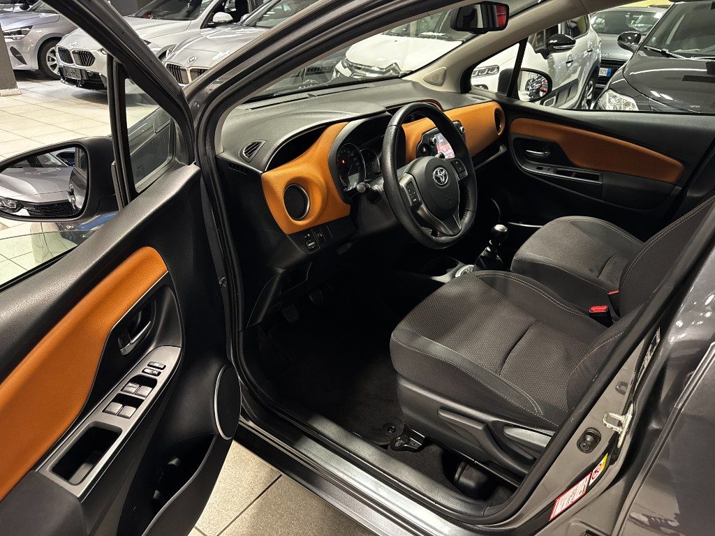 TOYOTA Yaris 1.4 D-4D 5 porte Lounge-UNICO PROPRIETARIO- - 8