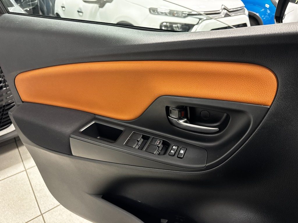 TOYOTA Yaris 1.4 D-4D 5 porte Lounge-UNICO PROPRIETARIO- - 11