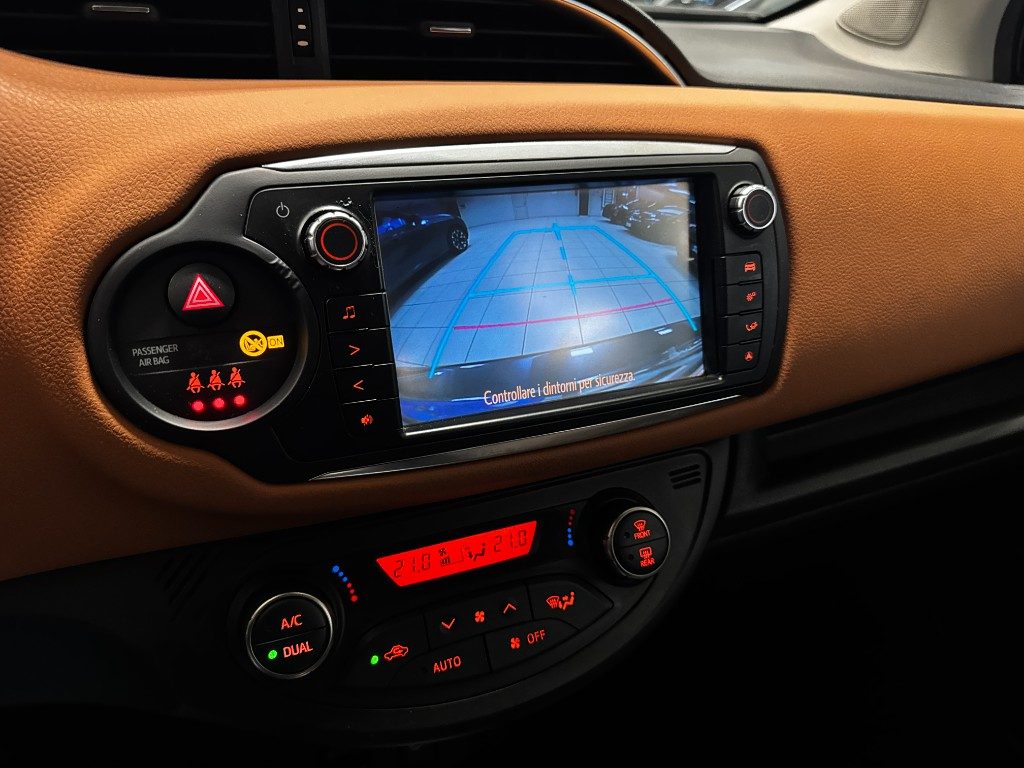 TOYOTA Yaris 1.4 D-4D 5 porte Lounge-UNICO PROPRIETARIO- - 12