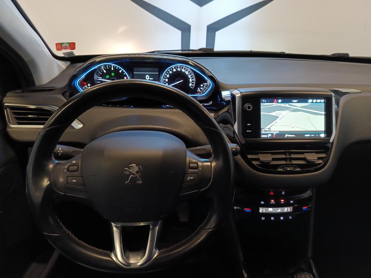 PEUGEOT 2008 BlueHDI Allure - 11