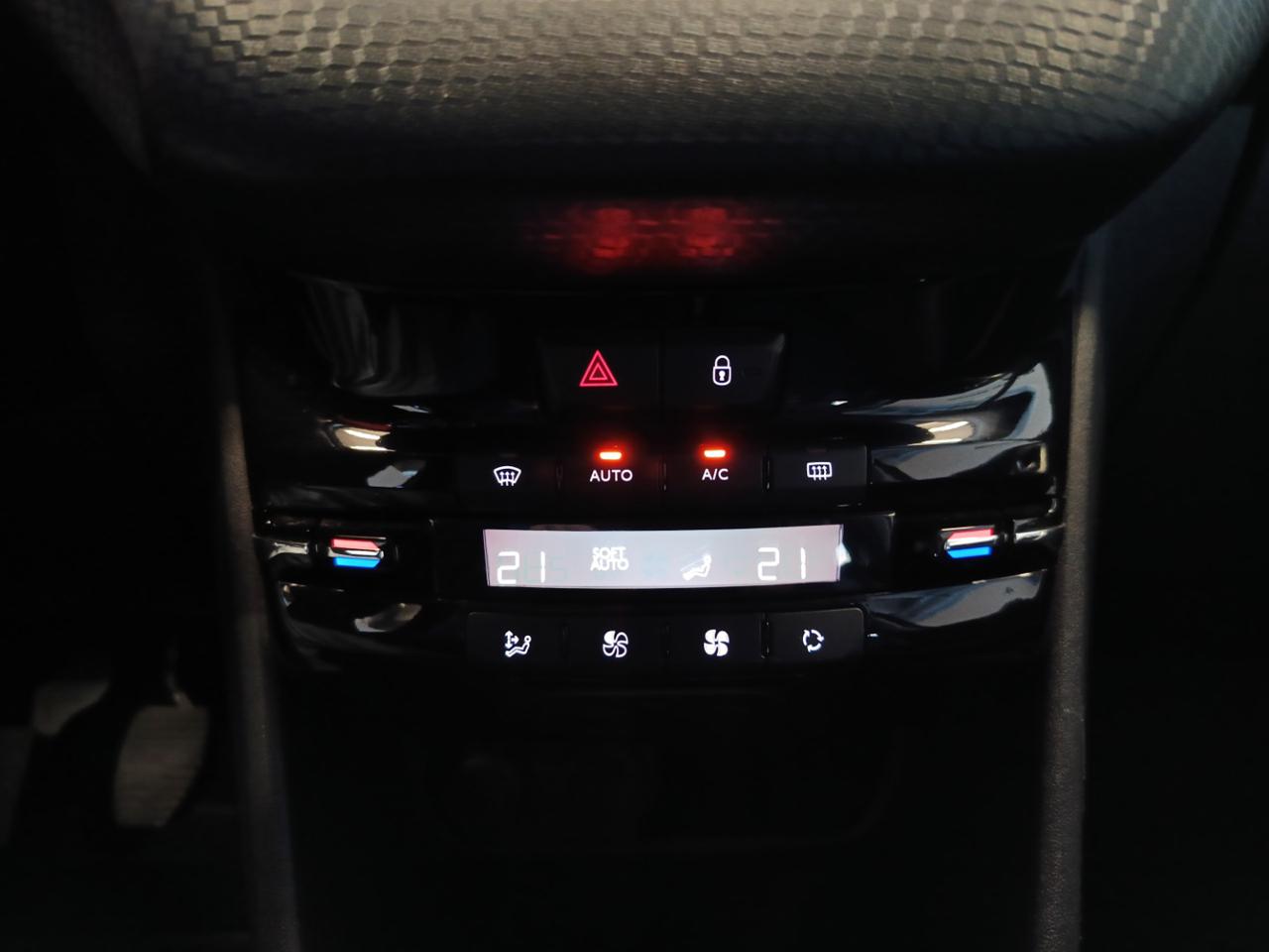 PEUGEOT 2008 BlueHDI Allure - 14