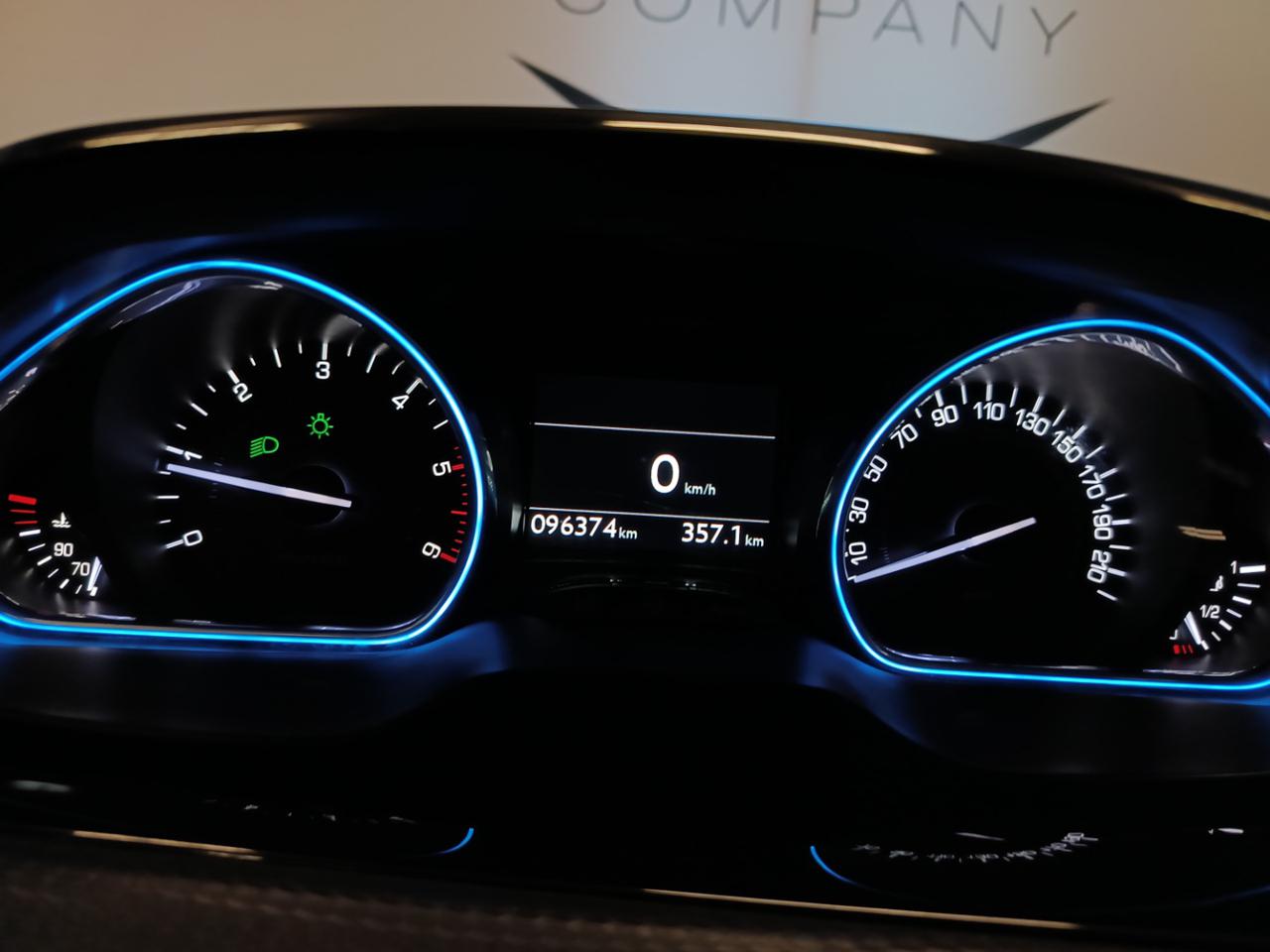 PEUGEOT 2008 BlueHDI Allure - 12