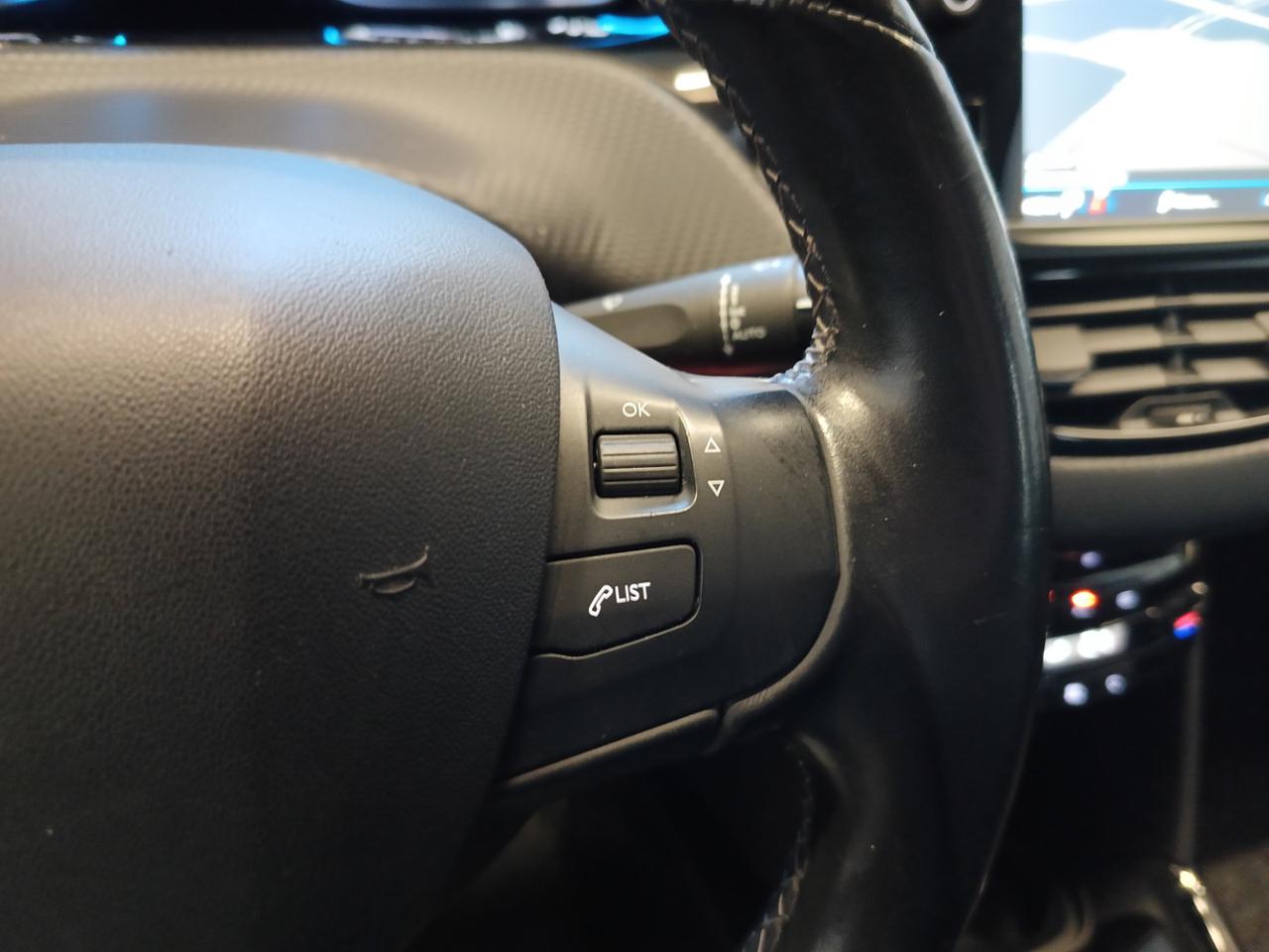 PEUGEOT 2008 BlueHDI Allure - 17