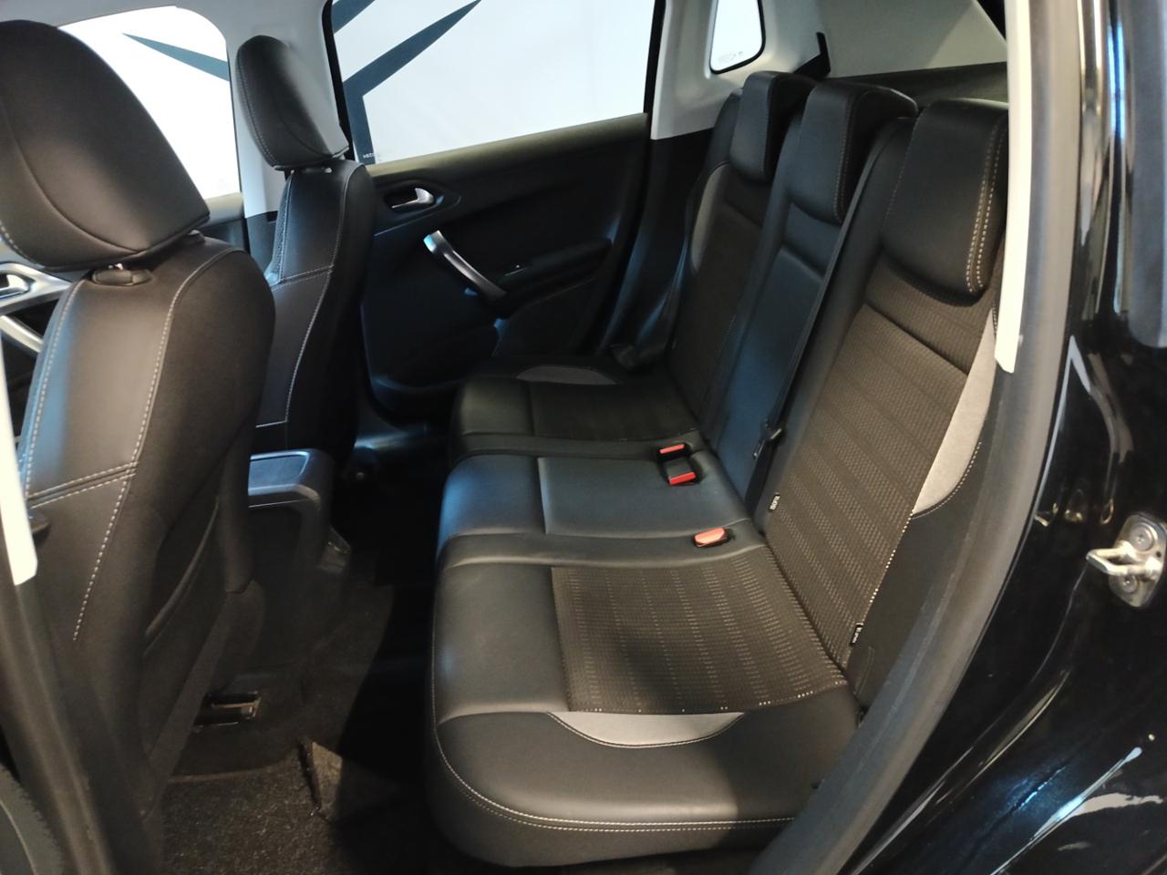 PEUGEOT 2008 BlueHDI Allure - 9