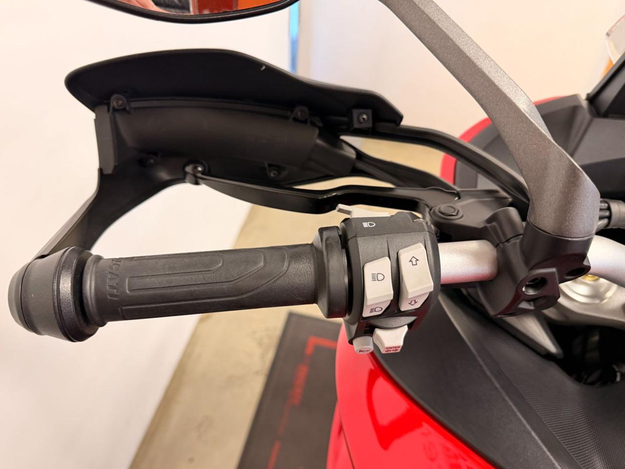 DUCATI Multistrada 950 RED - 14
