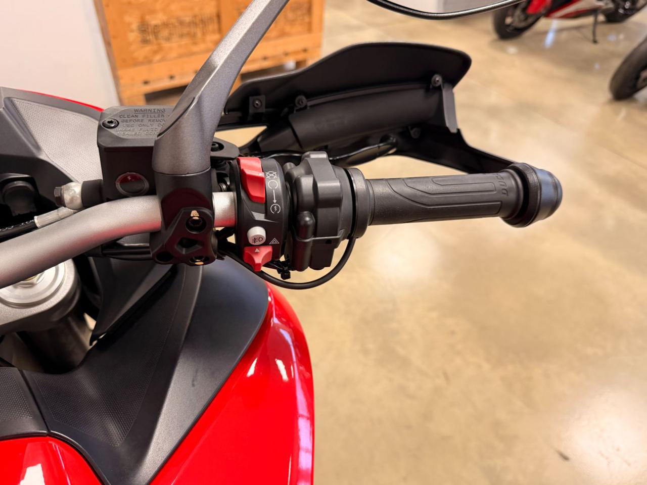 DUCATI Multistrada 950 RED - 13
