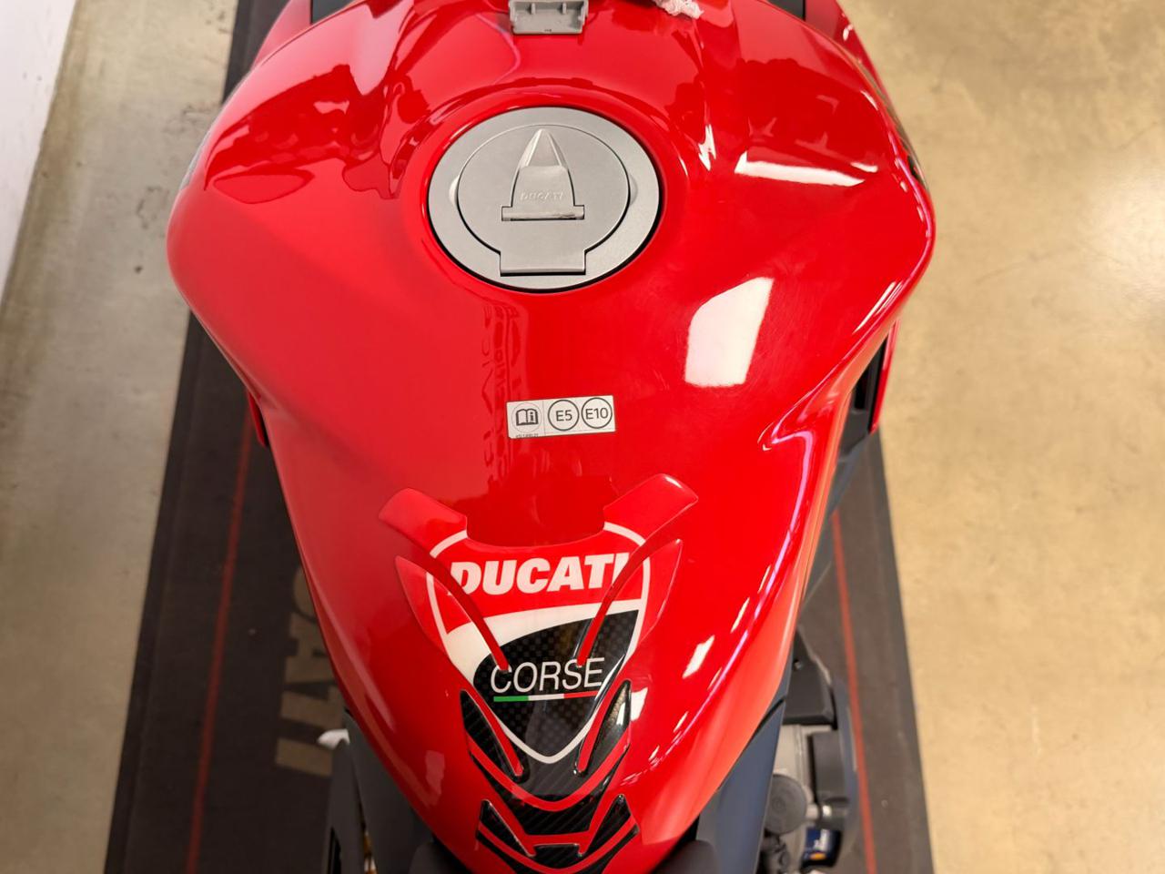DUCATI Streetfighter V2 RED - 11