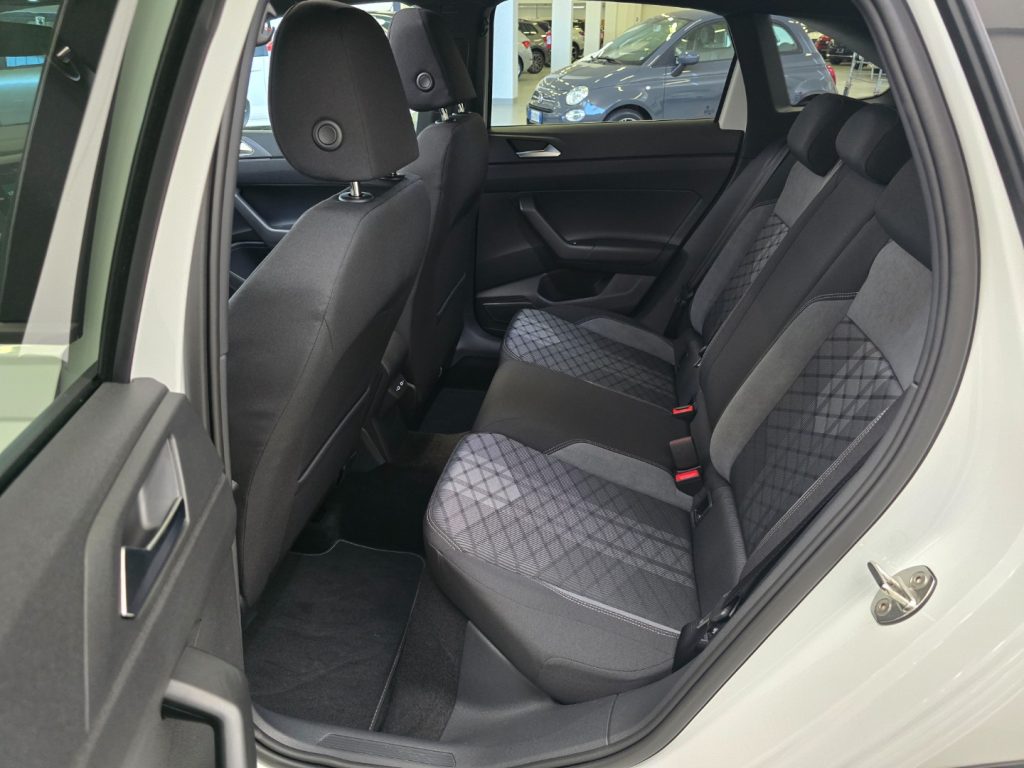 VOLKSWAGEN Taigo 1.0 TSI 115 CV R-Line Plus + Tetto - 12