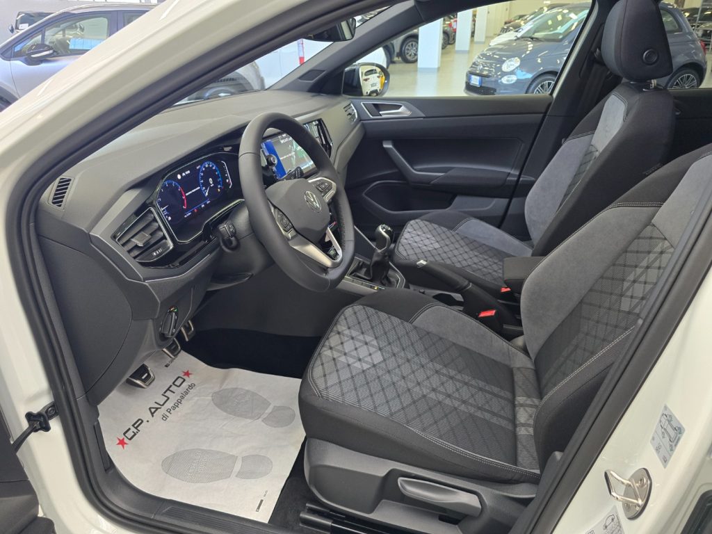VOLKSWAGEN Taigo 1.0 TSI 115 CV R-Line Plus + Tetto - 13