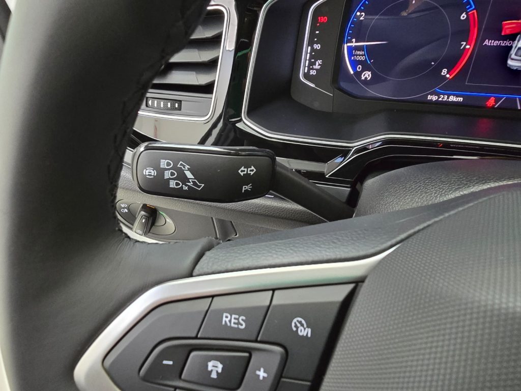 VOLKSWAGEN Taigo 1.0 TSI 115 CV R-Line Plus + Tetto - 17