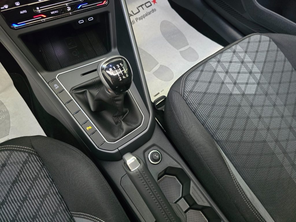 VOLKSWAGEN Taigo 1.0 TSI 115 CV R-Line Plus + Tetto - 22