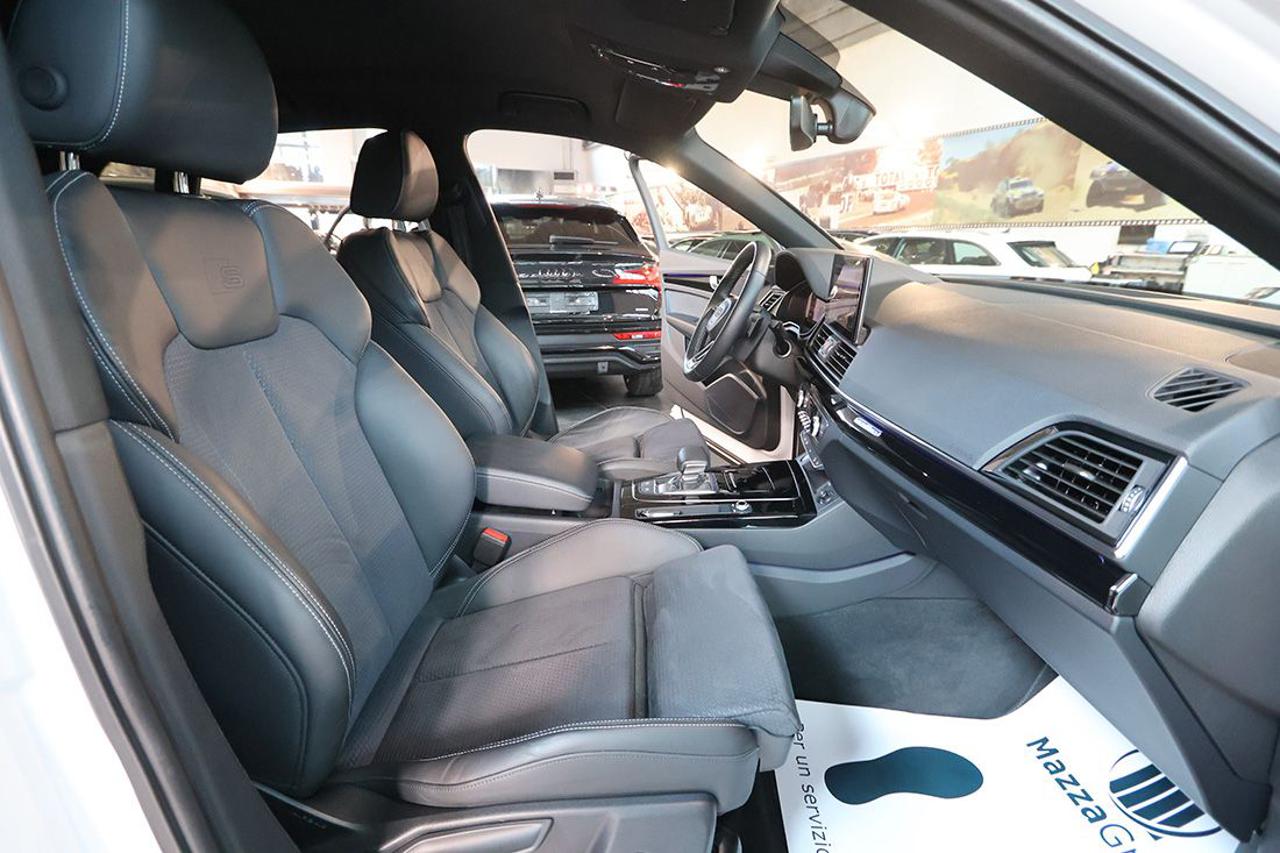AUDI Q5 40 TDI Quattro S-Tronic Identity Black S-Line - 46