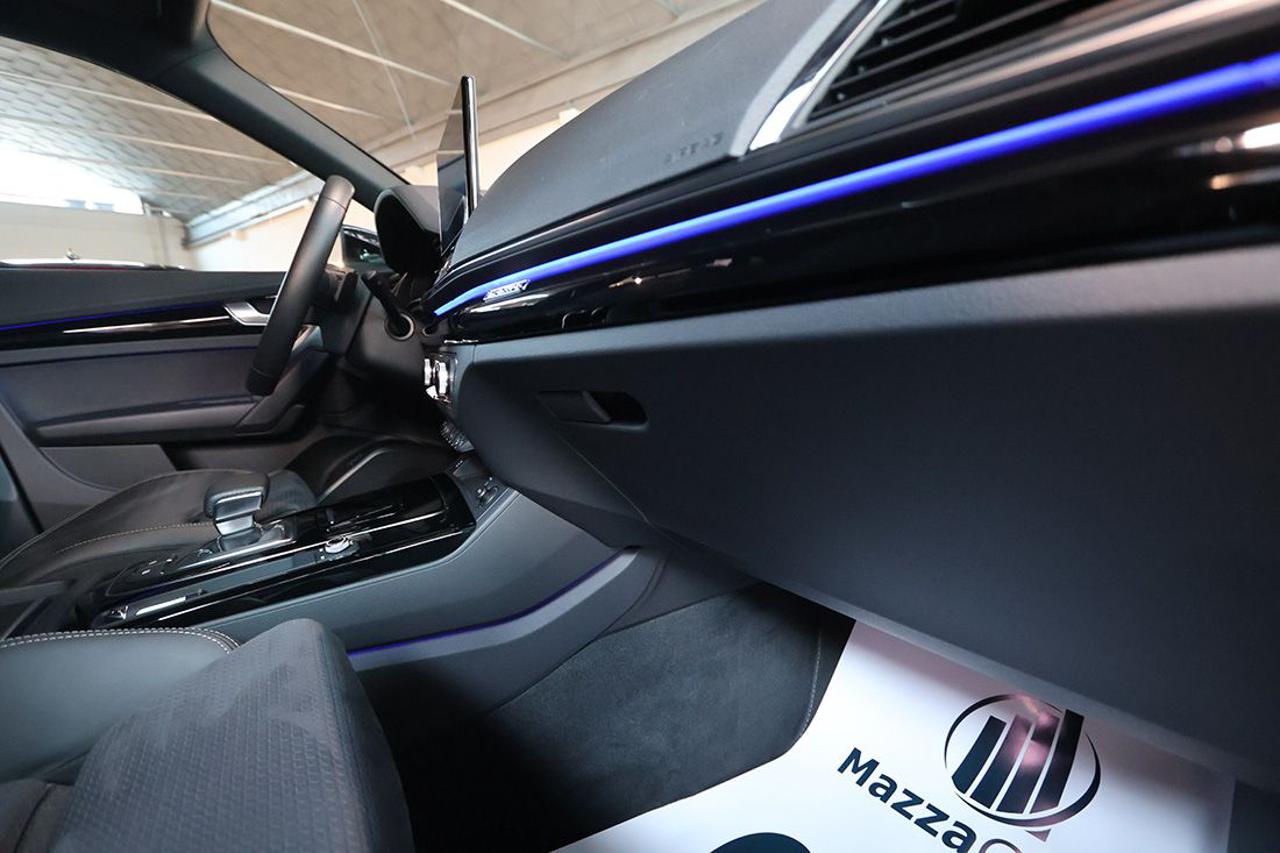 AUDI Q5 40 TDI Quattro S-Tronic Identity Black S-Line - 38