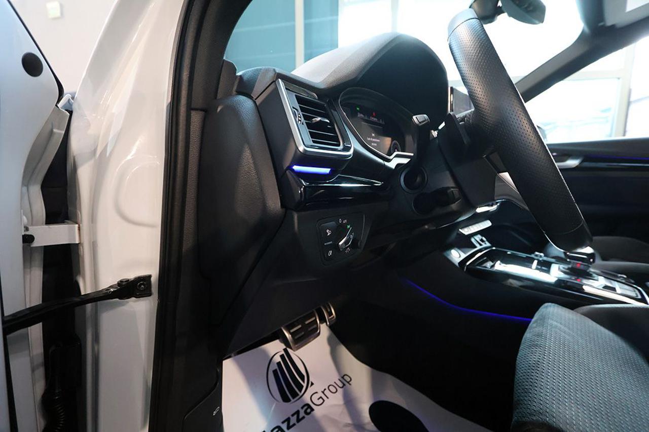 AUDI Q5 40 TDI Quattro S-Tronic Identity Black S-Line - 39