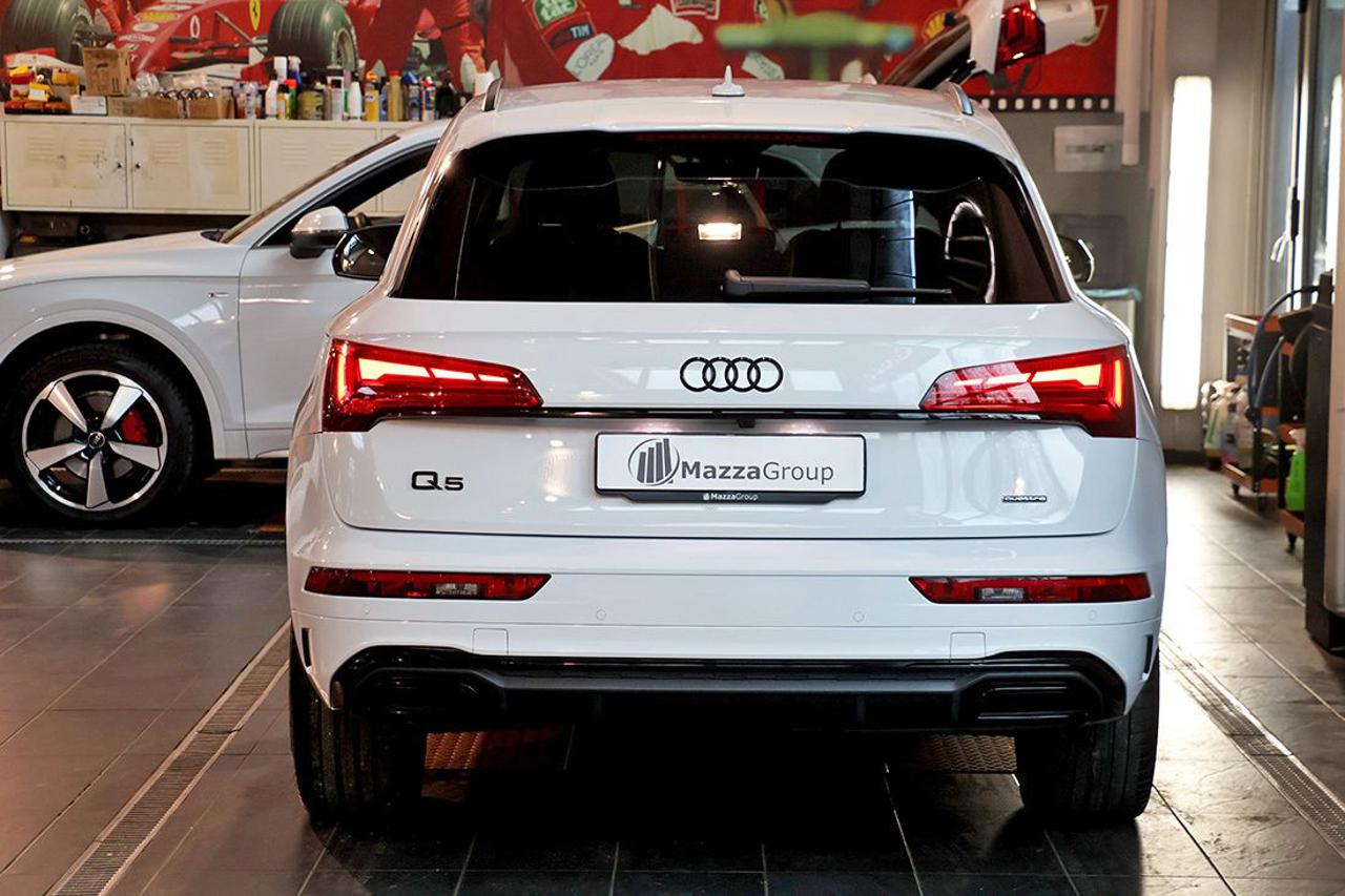 AUDI Q5 40 TDI Quattro S-Tronic Identity Black S-Line - 4