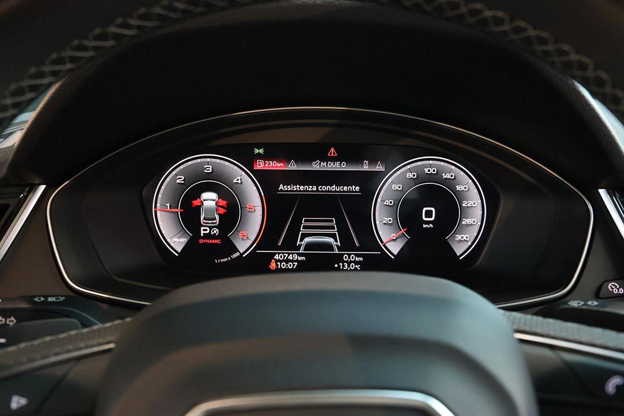 AUDI Q5 40 TDI Quattro S-Tronic Identity Black S-Line - 32