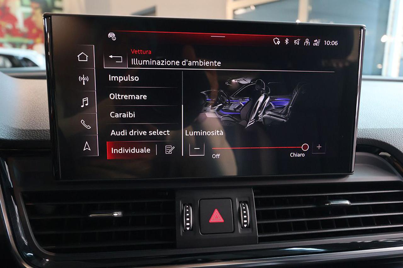 AUDI Q5 40 TDI Quattro S-Tronic Identity Black S-Line - 28